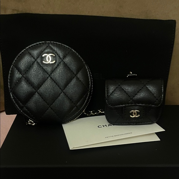 CHANEL Beaute VIP Black Quilted AirPod/wallet set - Picture 17 of 17